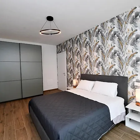 Luni بيلاريا-إيجيا مارينا