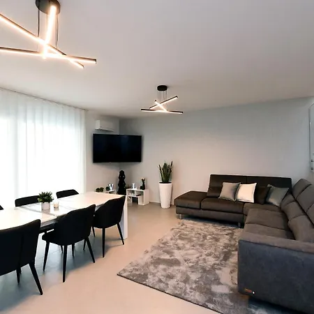 Luni Villa